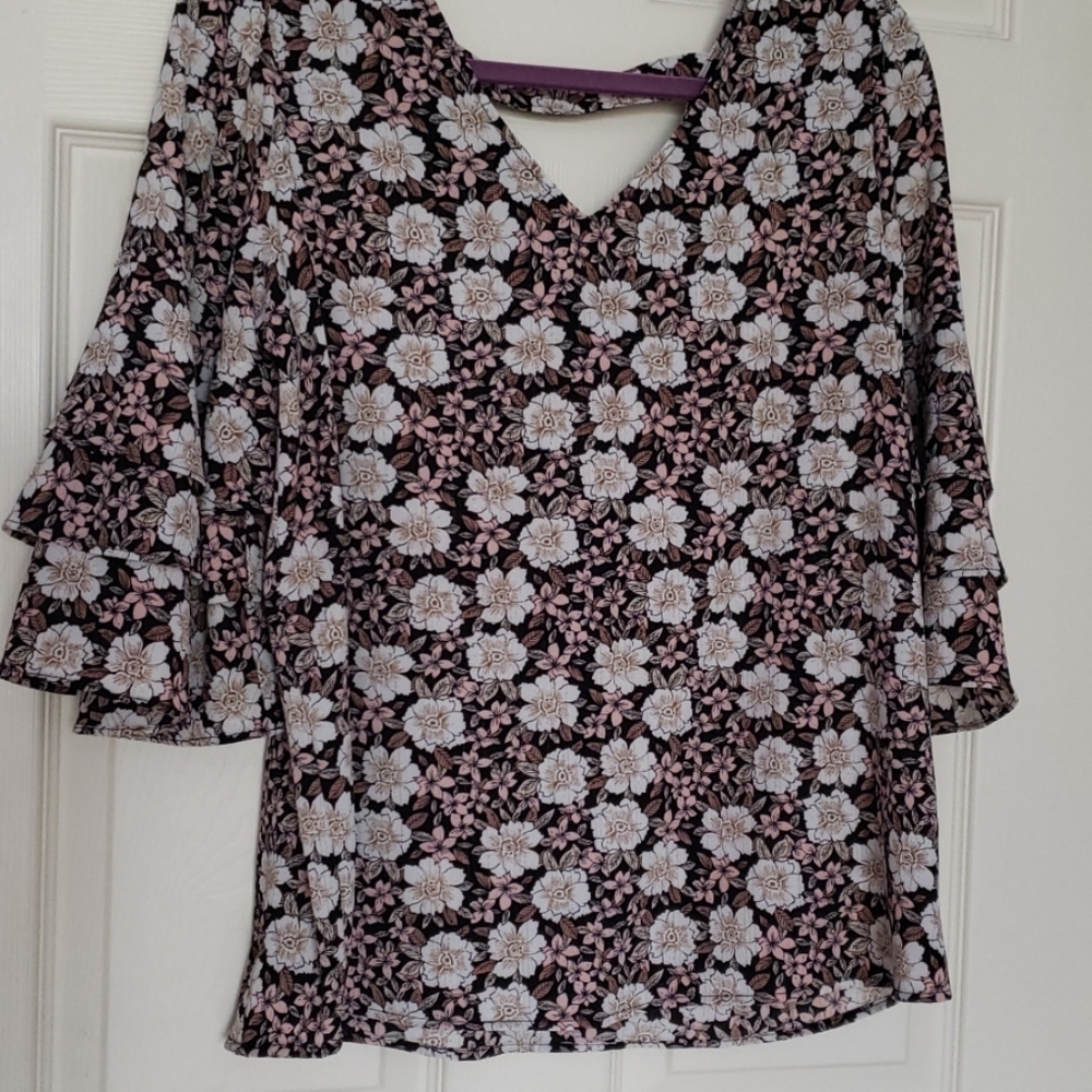 Floral ruffle sleeve blouse